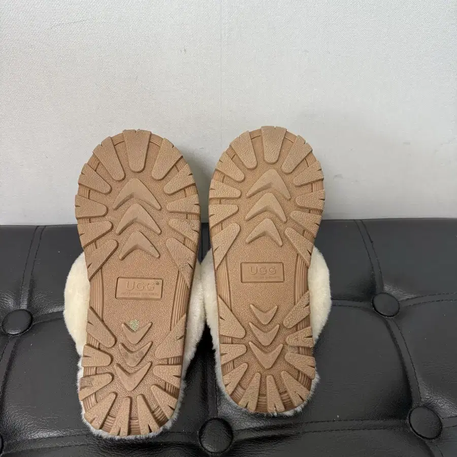 어그 UGG 뮬 슬리퍼 EU 38 사이즈 (235~240)