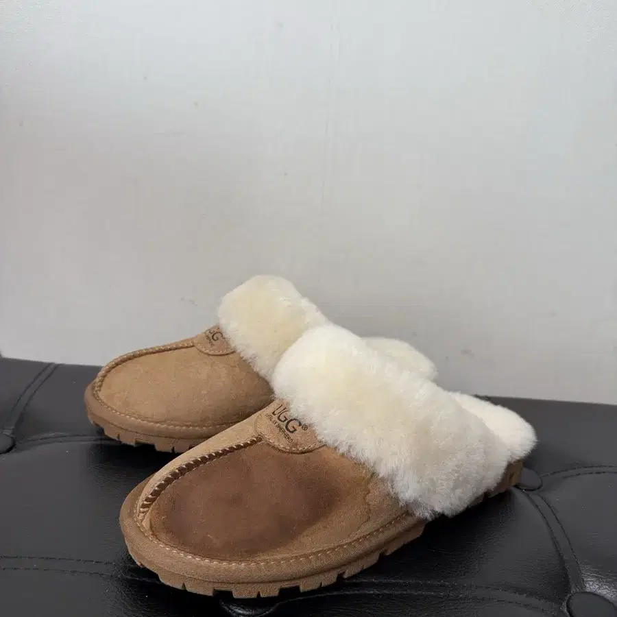 어그 UGG 뮬 슬리퍼 EU 38 사이즈 (235~240)