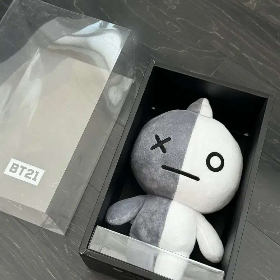 BT21 VAN 스탠딩 인형 26 x 15 cm