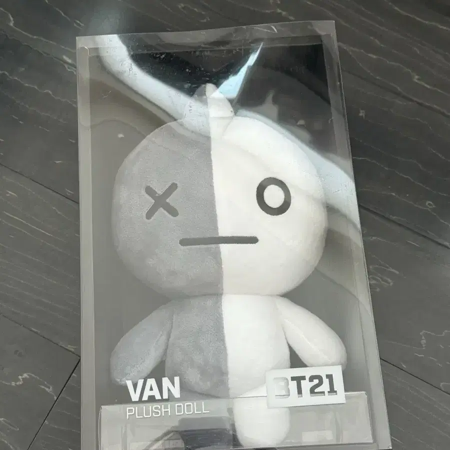 BT21 VAN 스탠딩 인형 26 x 15 cm