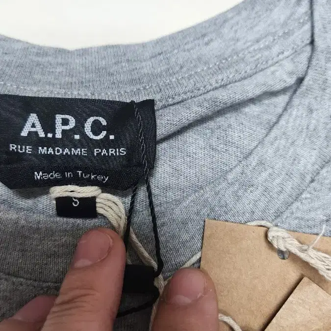 A.P.C 아페쎄 벨벳 로고 반팔티 s사이즈