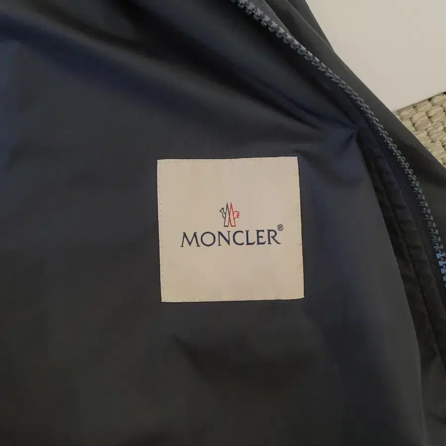 몽클레어 바람막이 (Moncler Hattab Rain Jacket)