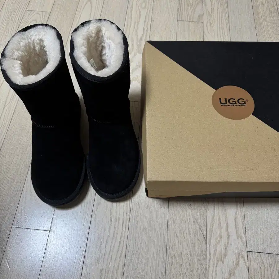 호주 ugg 숏클래식 어그부츠 블랙