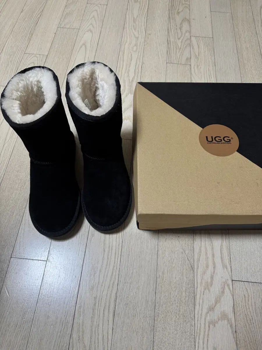 호주 ugg 숏클래식 어그부츠 블랙