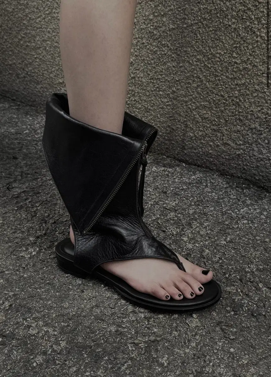 ECLIPSE SLEEK LEATHER FLIP FLOP BOOTS