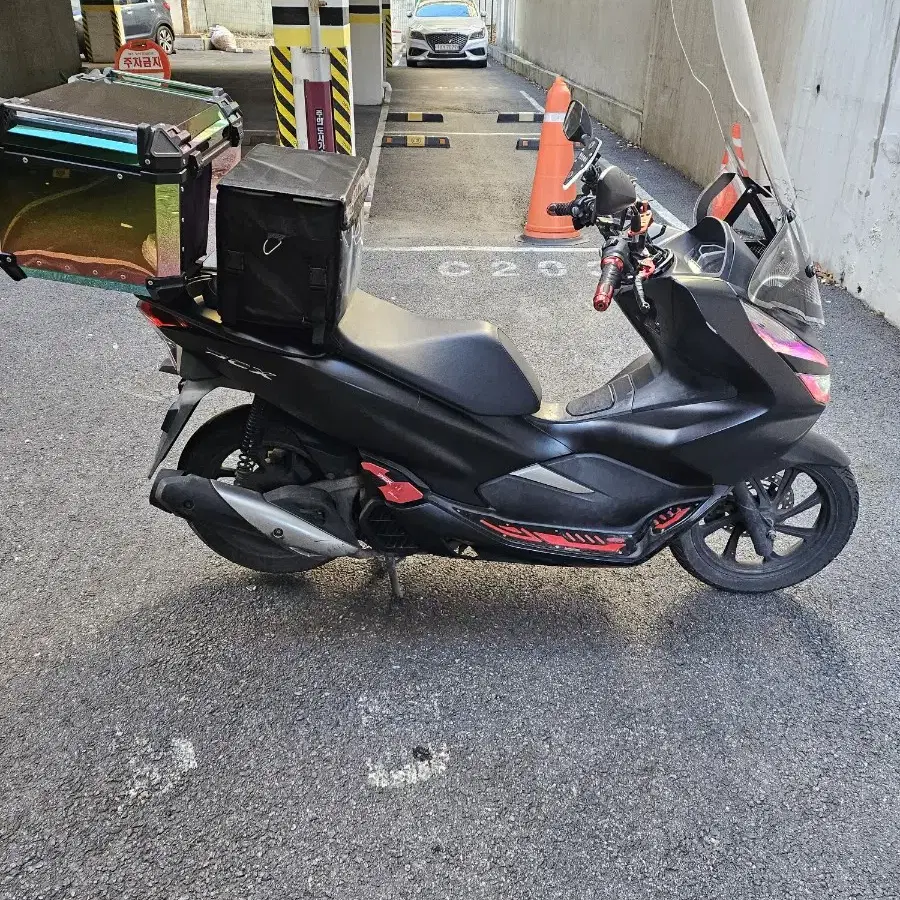 20년식 PCX 26674km 팝니다.