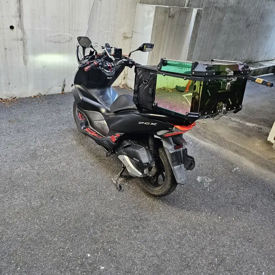 20년식 PCX 26674km 팝니다.