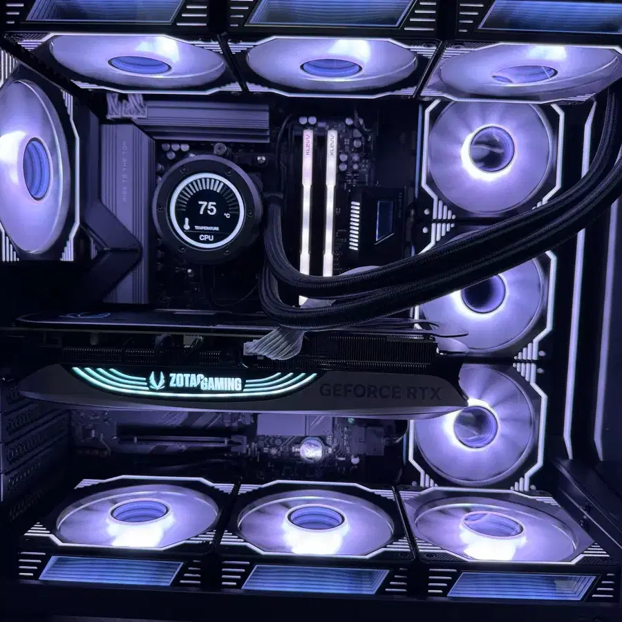 라이젠 9800x3D / RTX4070Ti 고사양 게이밍 컴퓨터