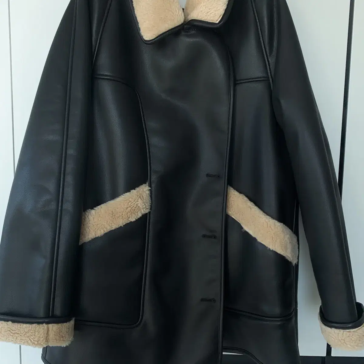 루에브르 Faux Leather Shearling coat 시어링 무스탕