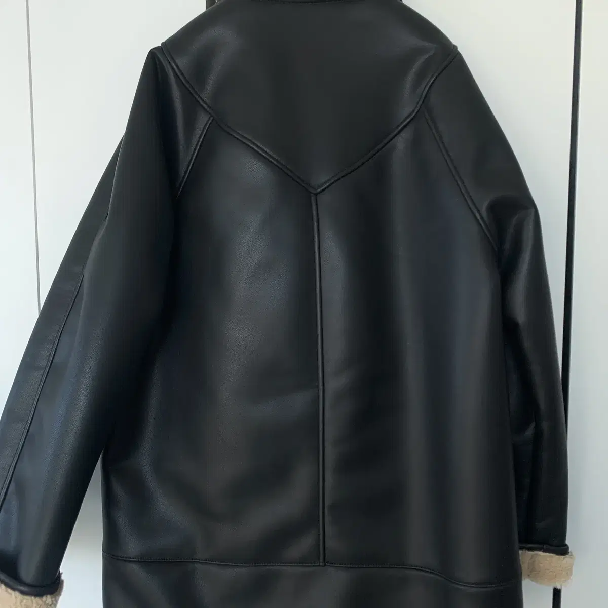 루에브르 Faux Leather Shearling coat 시어링 무스탕