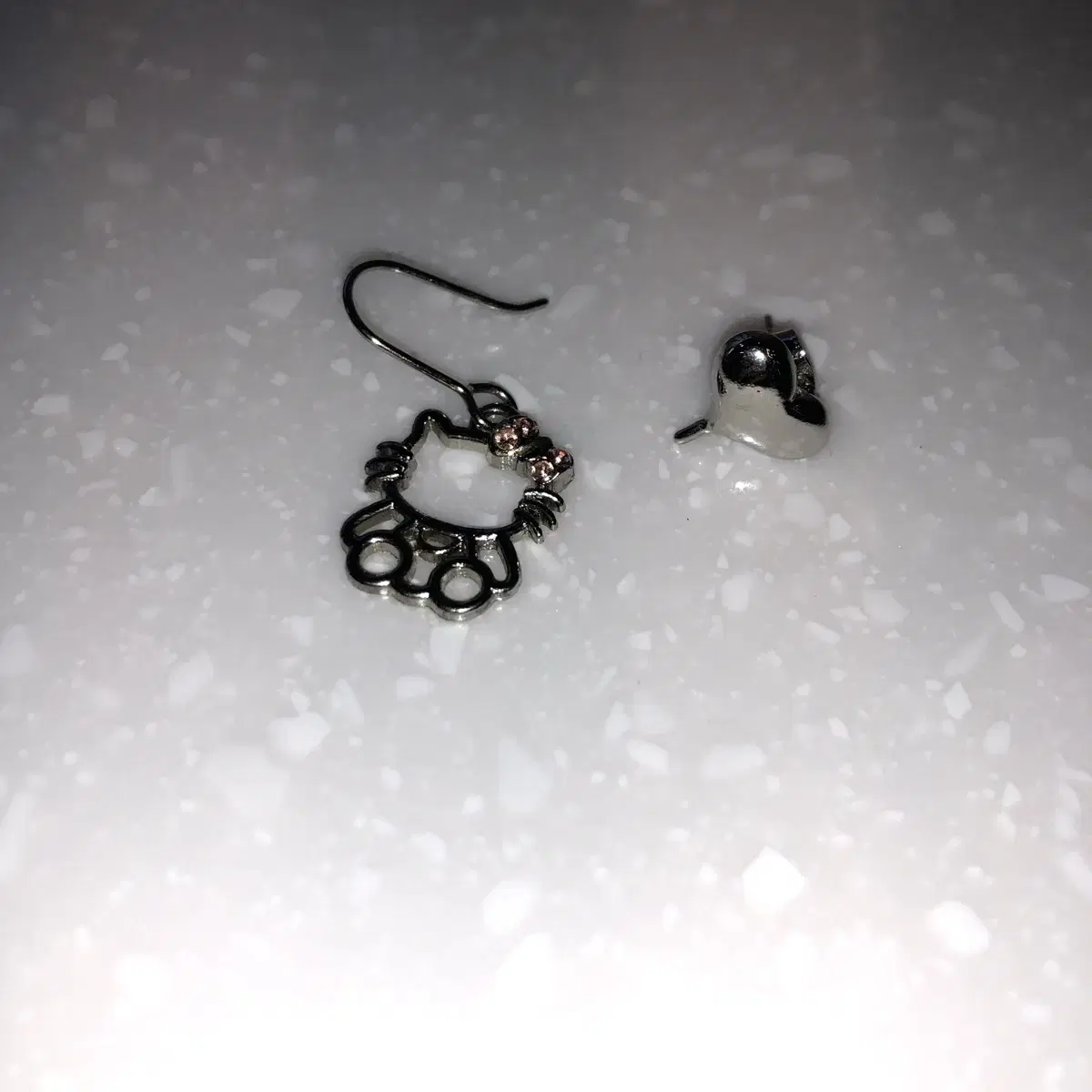 Vintage kitty heart earrings