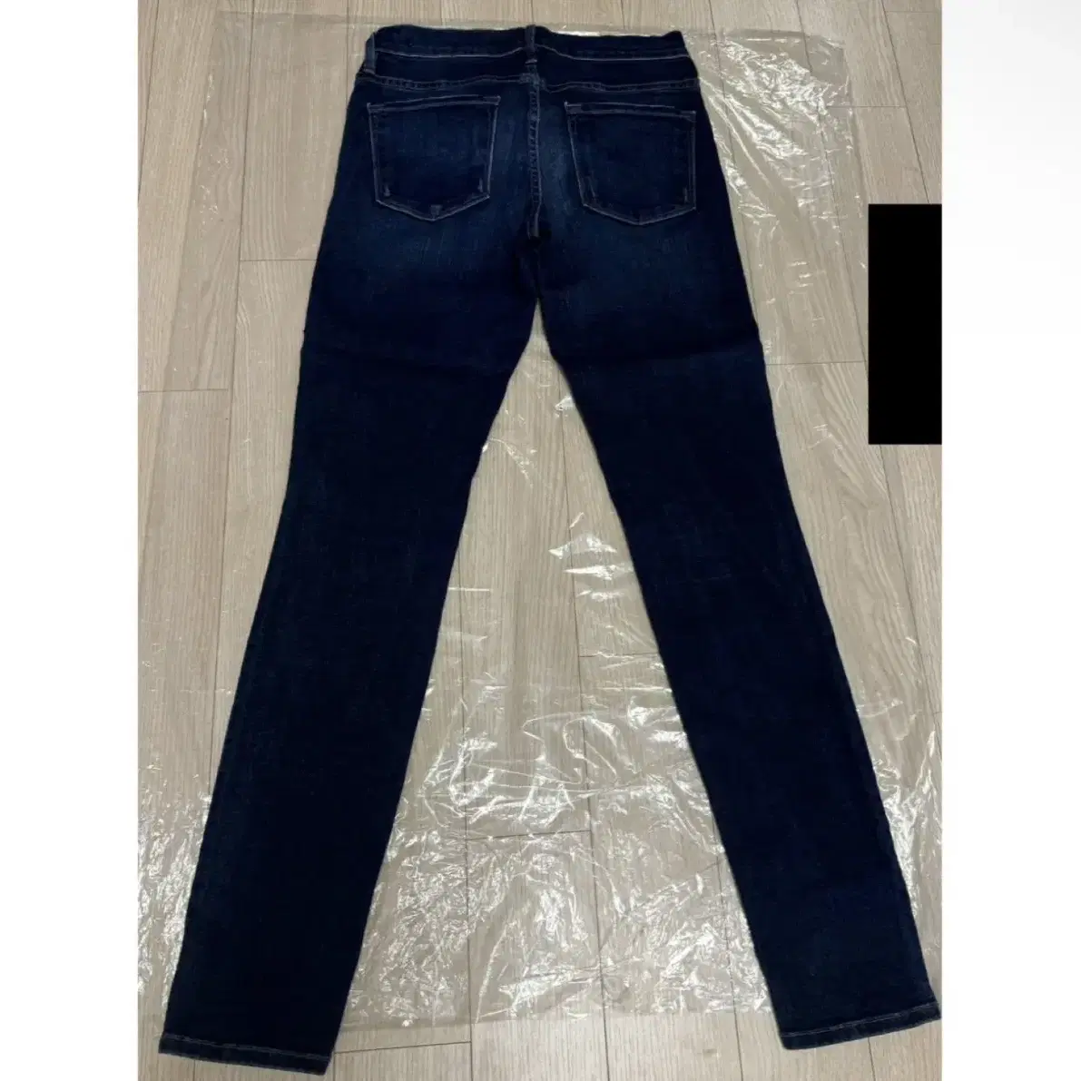 Frame Denim 다크블루 스트레이트 핏 스키니 진