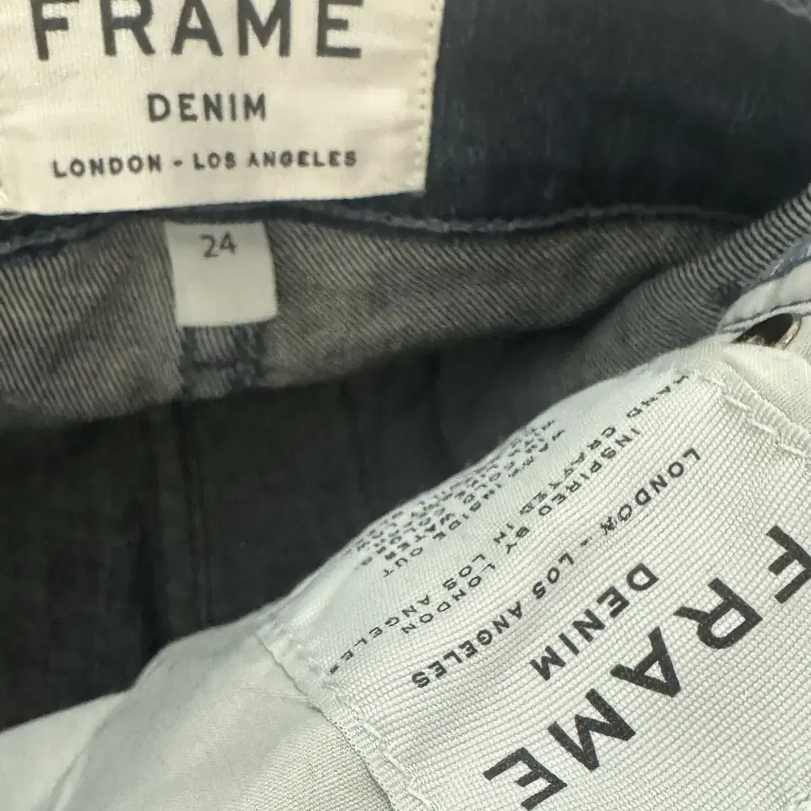 Frame Denim 다크블루 스트레이트 핏 스키니 진