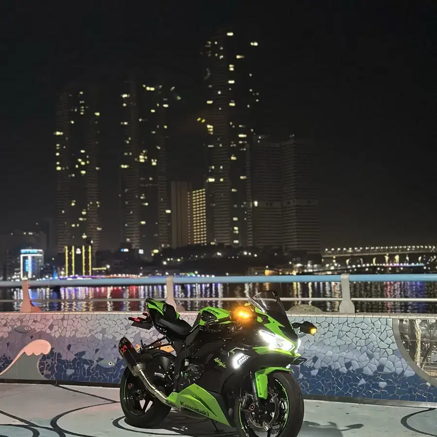 2021년 가와사키 zx-6r 판매합니다. 하프배기 구변완 무사고 차량.