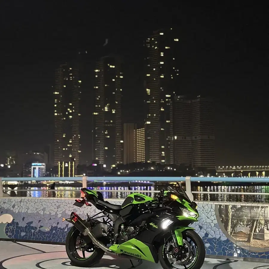 2021년 가와사키 zx-6r 판매합니다. 하프배기 구변완 무사고 차량.