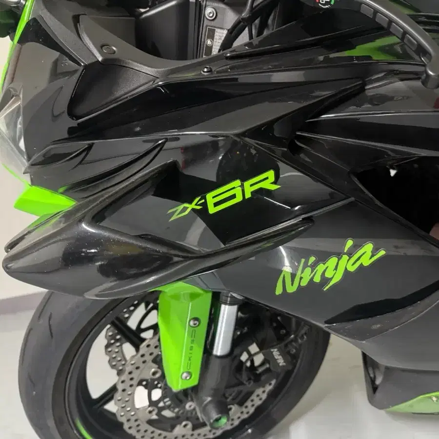 2021년 가와사키 zx-6r 판매합니다. 하프배기 구변완 무사고 차량.