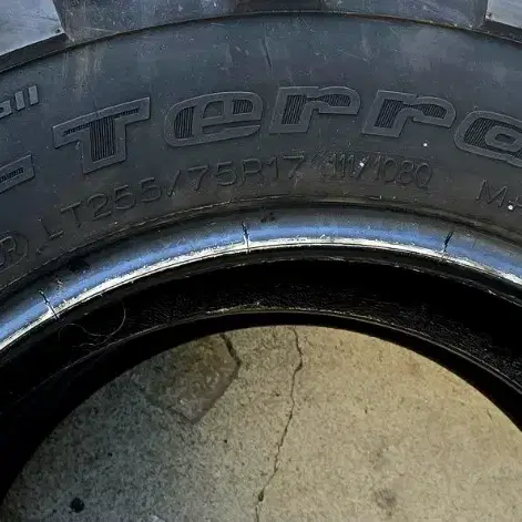 bfgoodrichMT 255 75 17 중고타이어 2본 판매