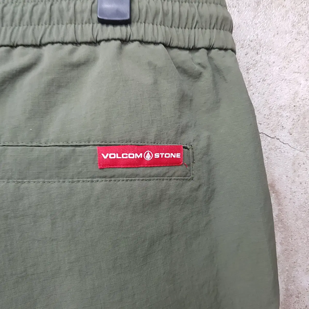 Volcom 카키 조거팬츠 L