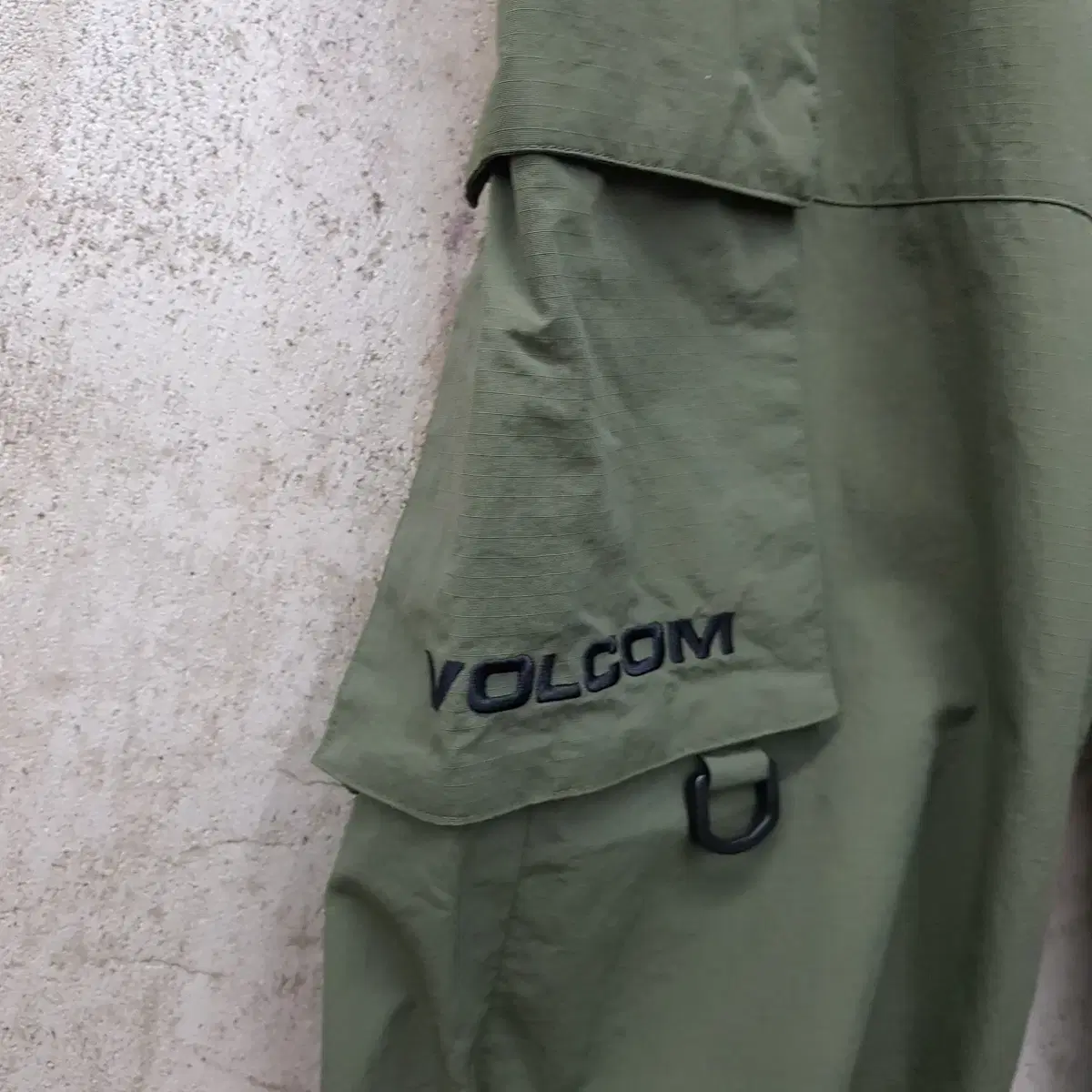 Volcom 카키 조거팬츠 L