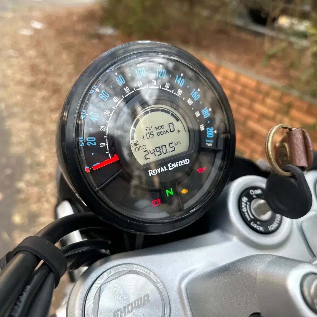 로얄엔필드 슈퍼메테오650 23년판 2천km 판매합니다.