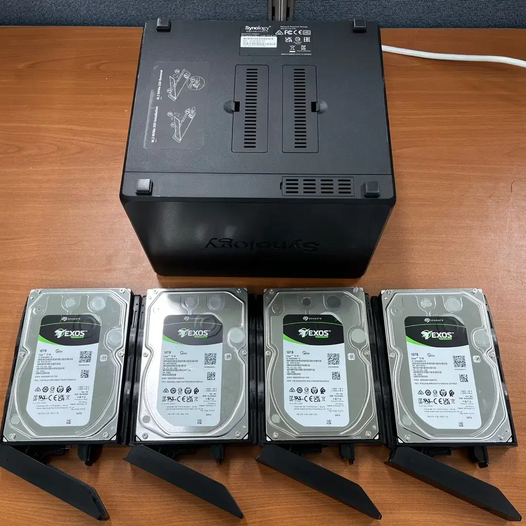 시놀로지 나스 4베이 DS923+ 팝니다, 40TB HDD 포함