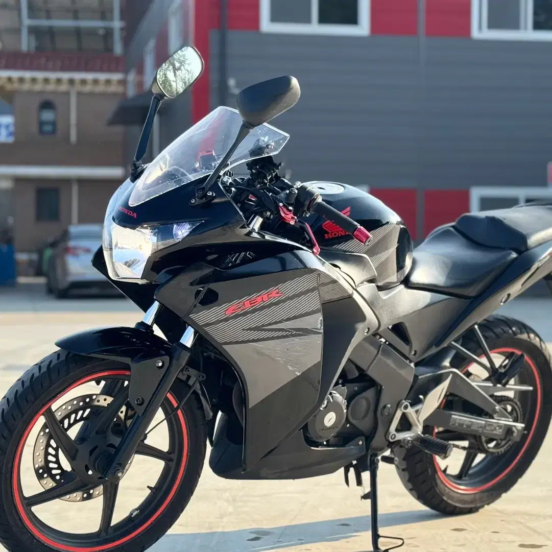 혼다 cbr125r 14년식 4만km 관리 잘된차량 저렴하게 판매합니다.