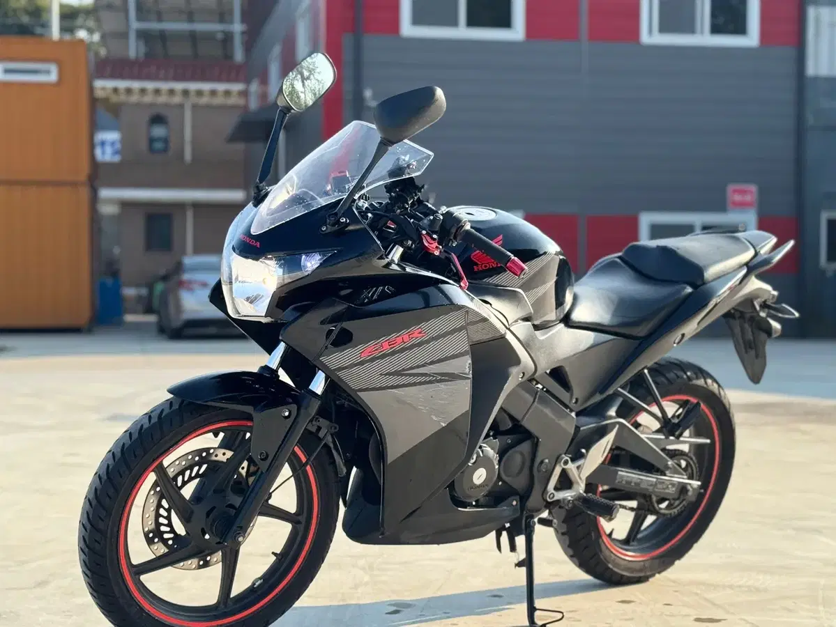 혼다 cbr125r 14년식 4만km 관리 잘된차량 저렴하게 판매합니다.