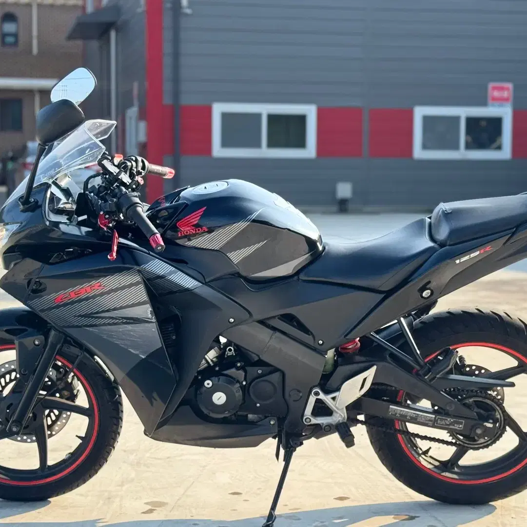 혼다 cbr125r 14년식 4만km 관리 잘된차량 저렴하게 판매합니다.