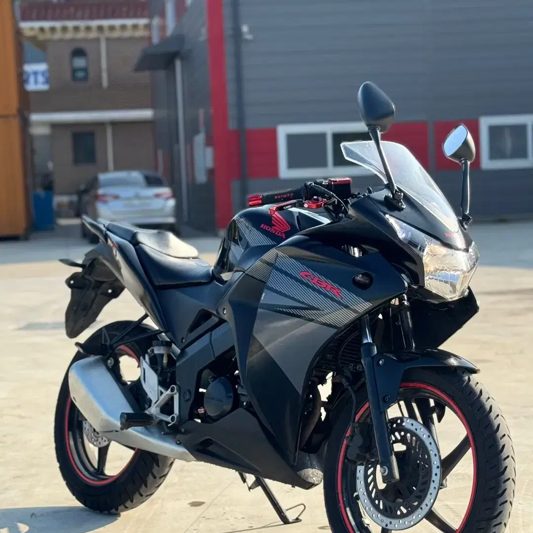 혼다 cbr125r 14년식 4만km 관리 잘된차량 저렴하게 판매합니다.