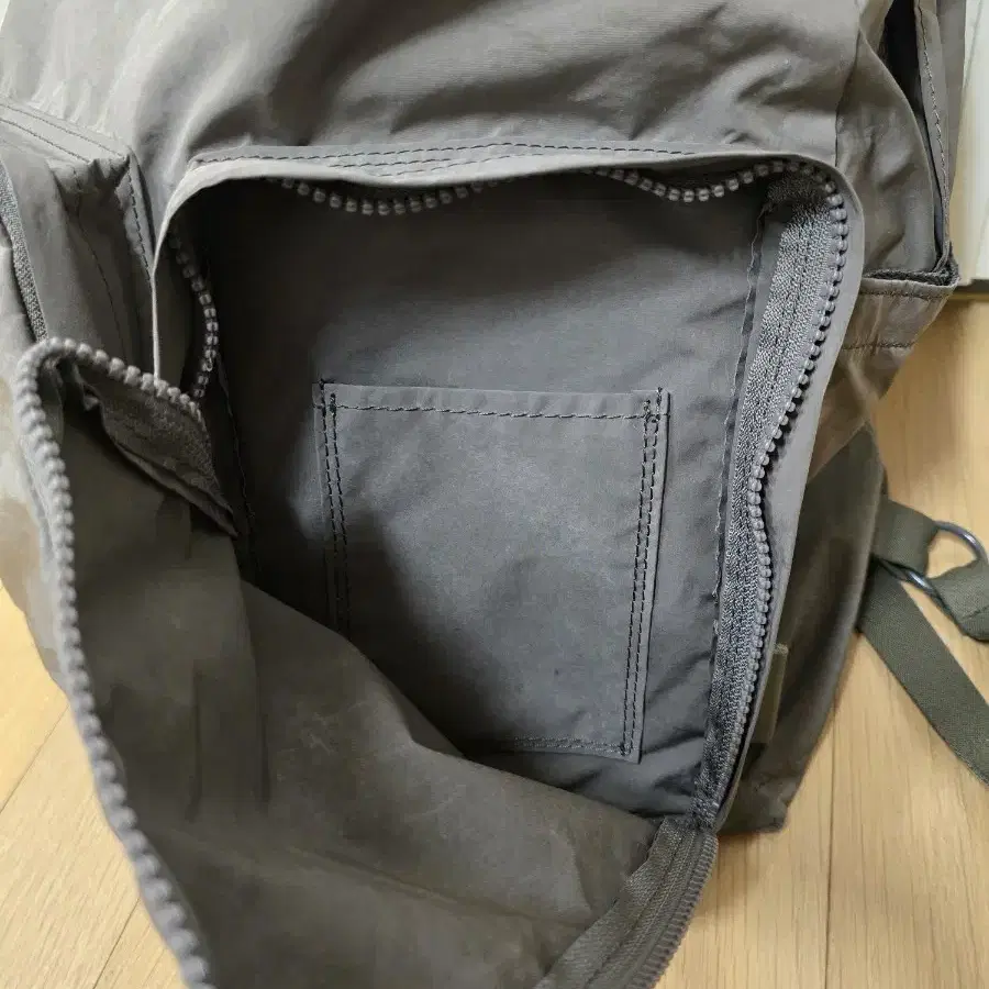 아미아칼바 amiacalva Split Yarn Backpack Grey