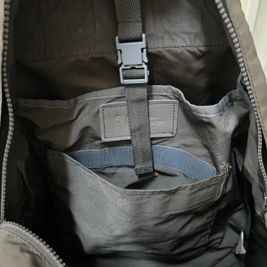 아미아칼바 amiacalva Split Yarn Backpack Grey