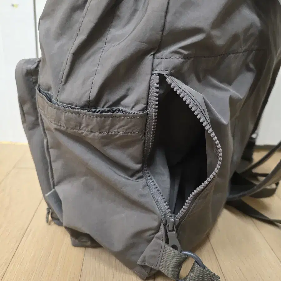 아미아칼바 amiacalva Split Yarn Backpack Grey