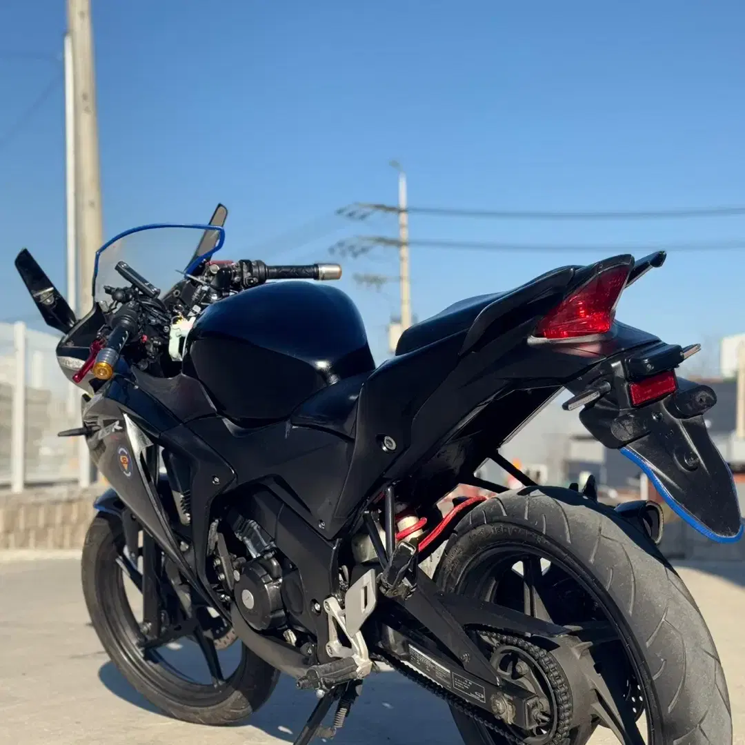 혼다 cbr125r 14년식 5만km 관리 잘된차량 저렴하게 판매합니다.