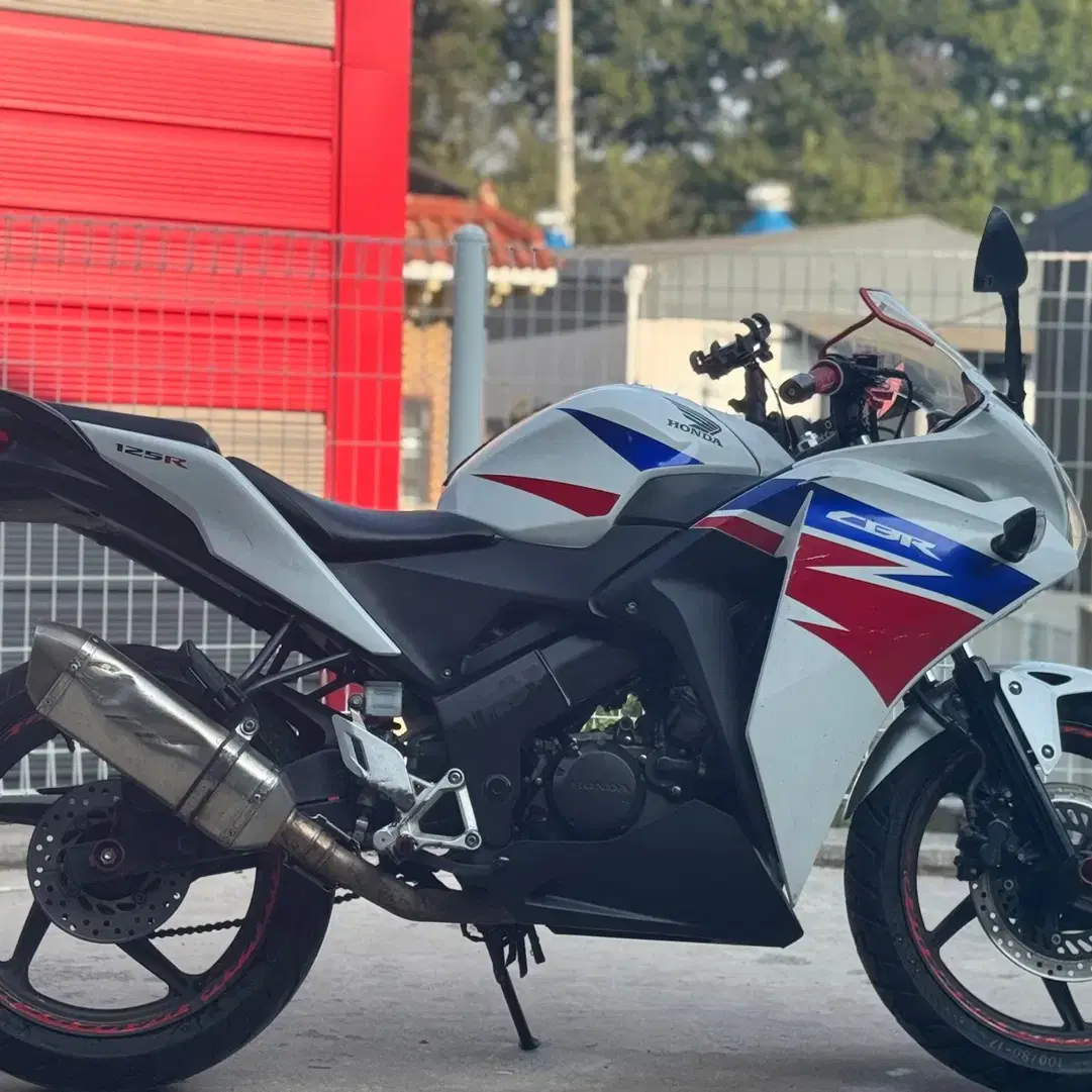 혼다 cbr125r 15년식 4만km 건담차량 시세보다 저렴히 판매합니다