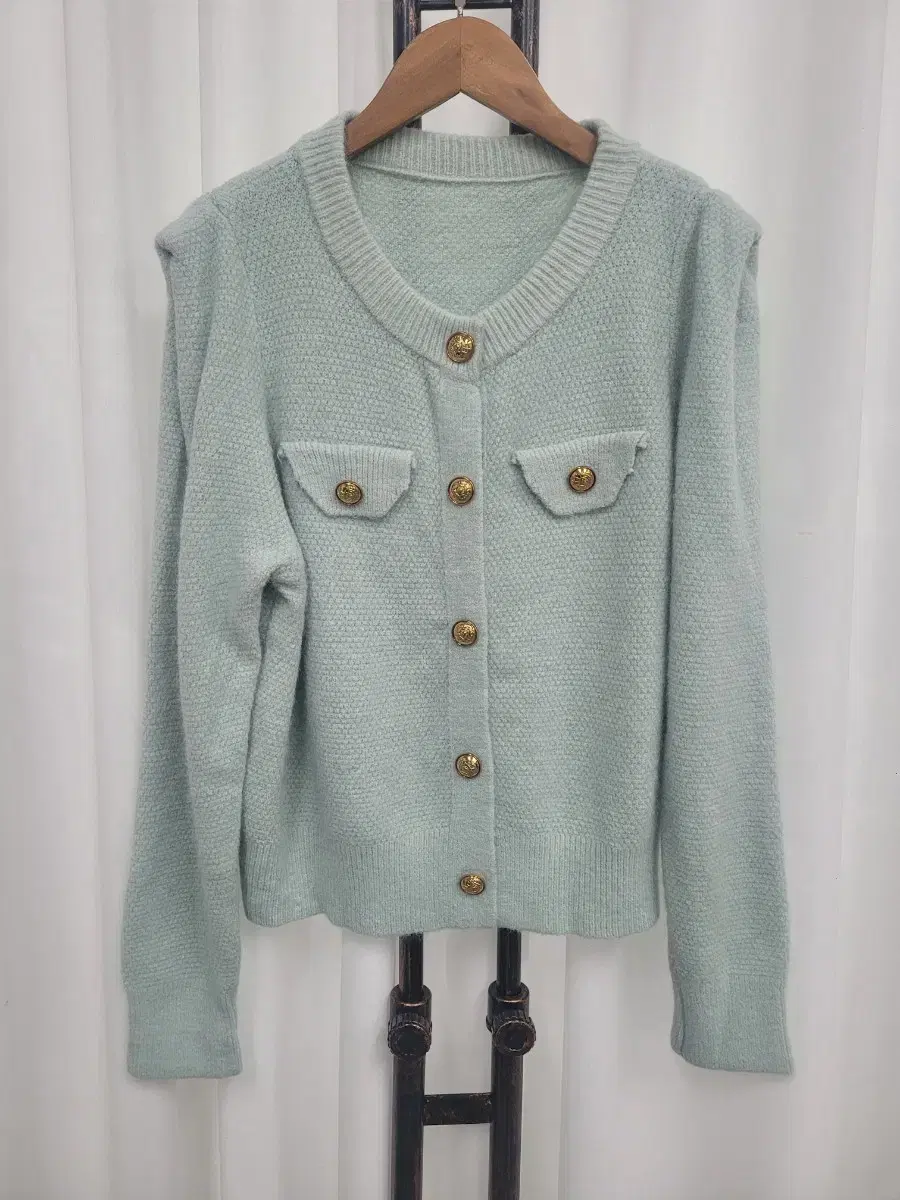 Shoulder-shirring cardigan