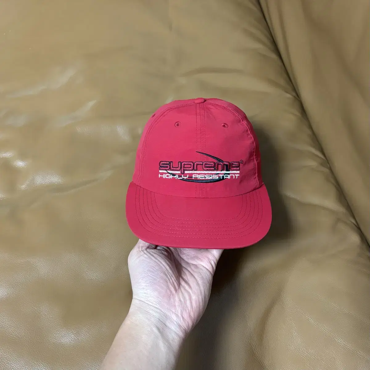 Supreme 슈프림 레드 6패널 볼캡 모자 (Resistant Red)