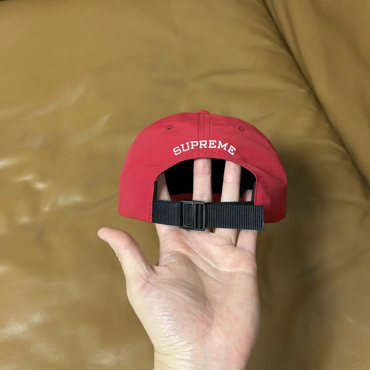 Supreme 슈프림 레드 6패널 볼캡 모자 (Resistant Red)