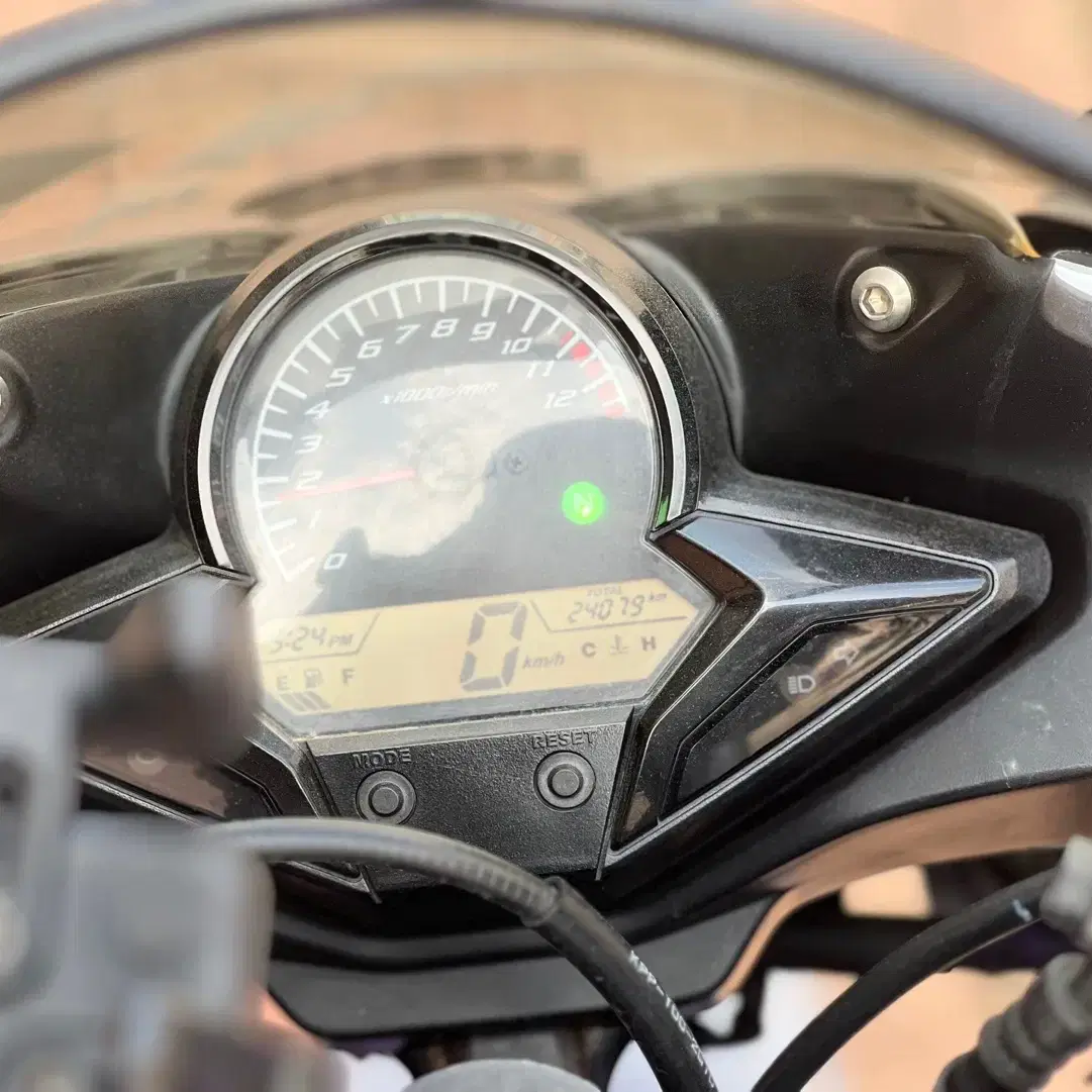 혼다 cbr125r 14년식 2만km 관리 풀 튜닝 저렴하게 판매합니다.