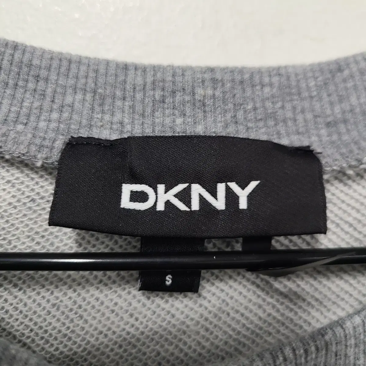 dkny 긴팔 티셔츠