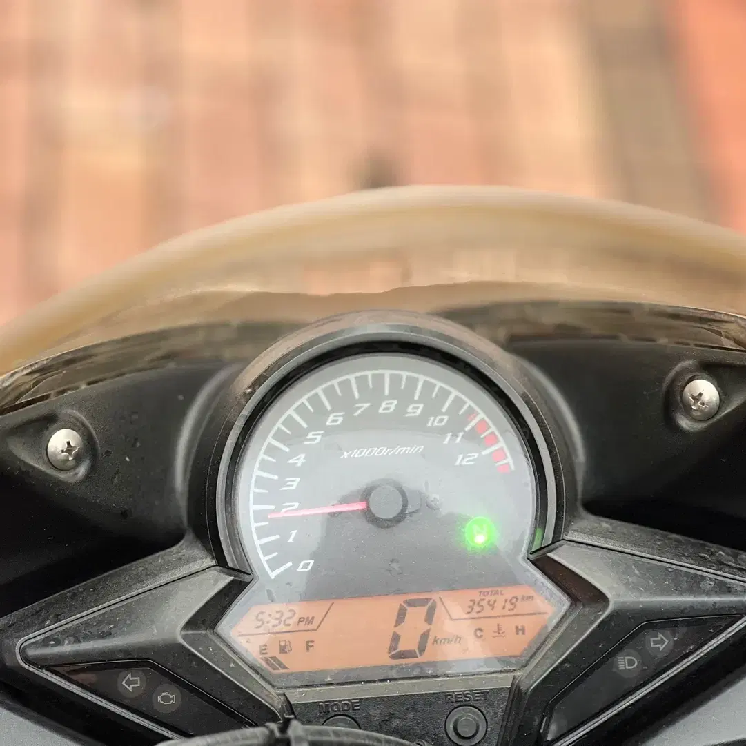 혼다 cbr125r 13년식 3만km 풀튜닝 차량 판매합니다.