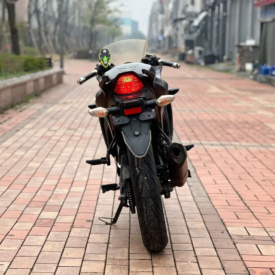 혼다 cbr125r 13년식 3만km 풀튜닝 차량 판매합니다.