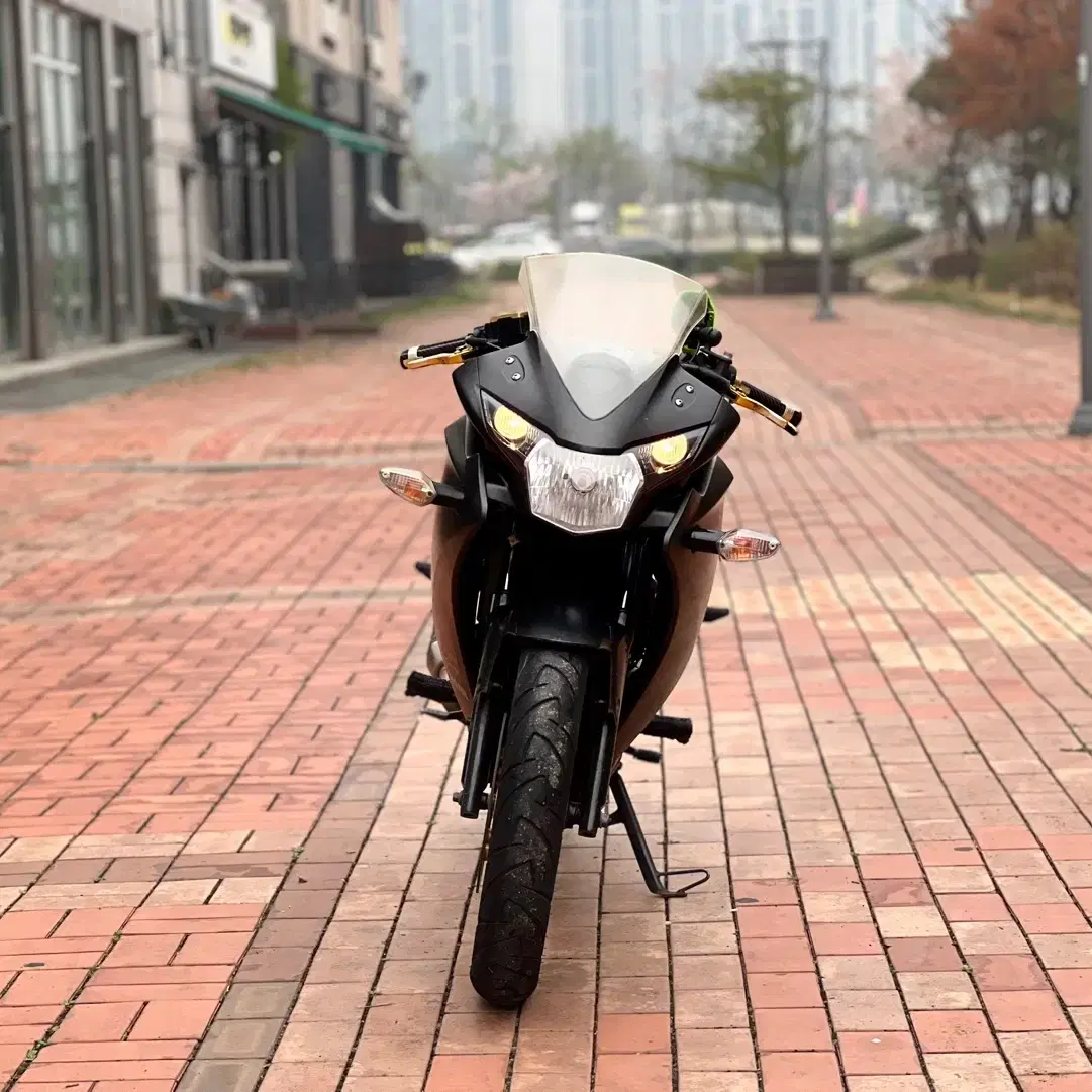 혼다 cbr125r 13년식 3만km 풀튜닝 차량 판매합니다.