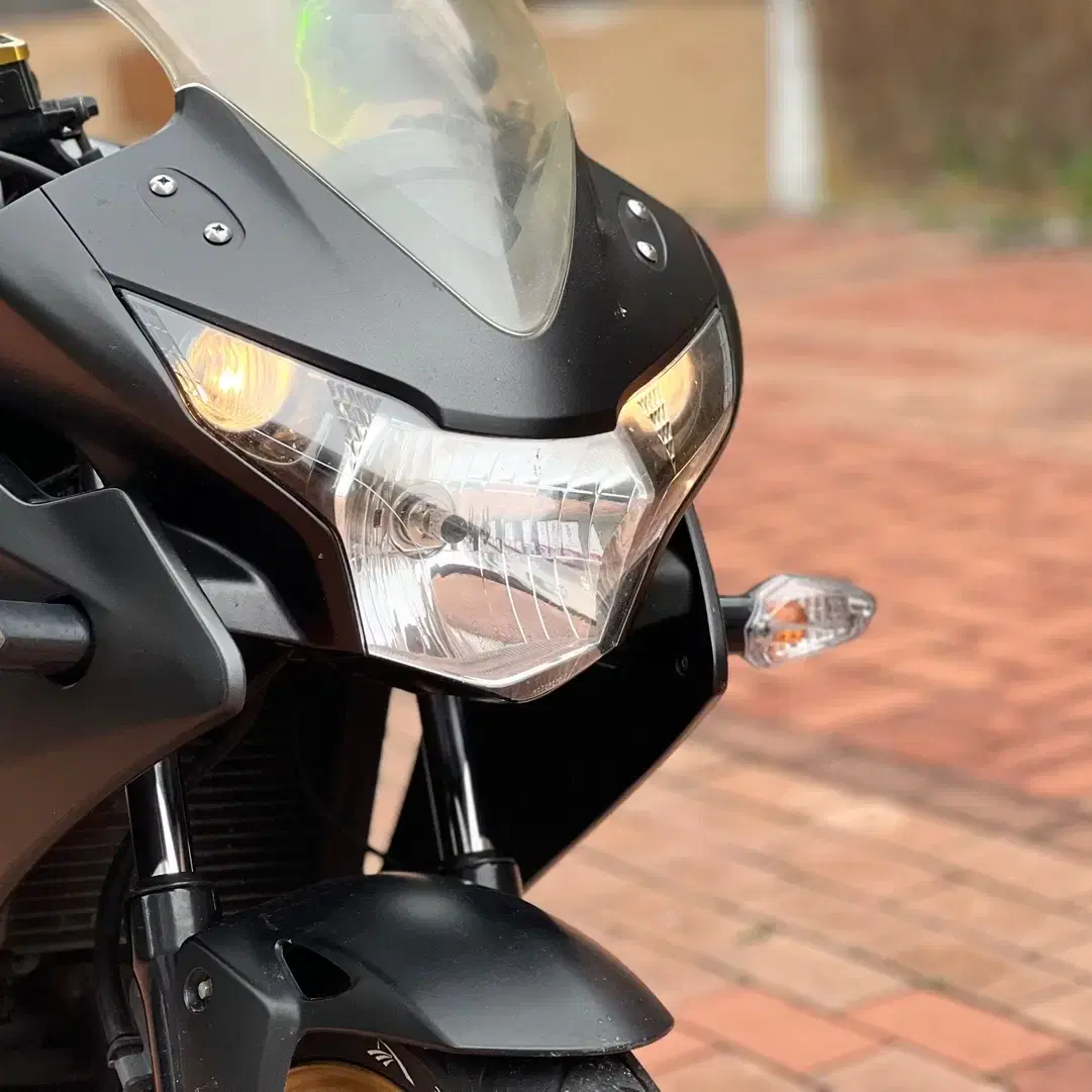 혼다 cbr125r 13년식 3만km 풀튜닝 차량 판매합니다.