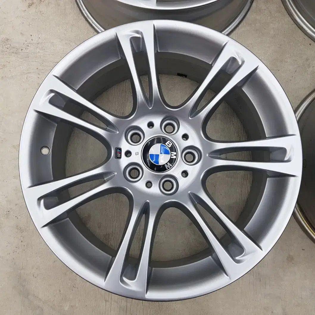 18인치 BMW 5시리즈 F10 M팩 350M 정품 순정 중고휠 팝니다