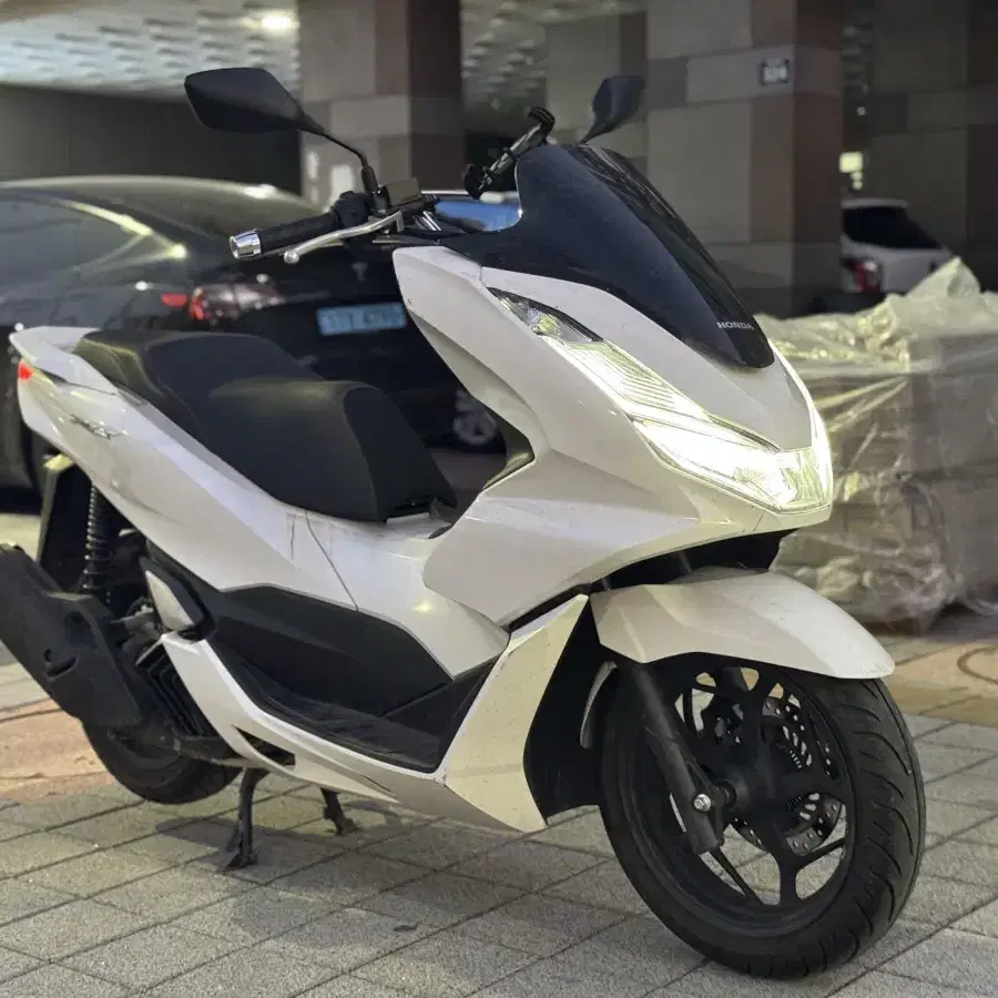 혼다 PCX125 ABS 22년식 4천키로 신차급컨디션 판매합니다