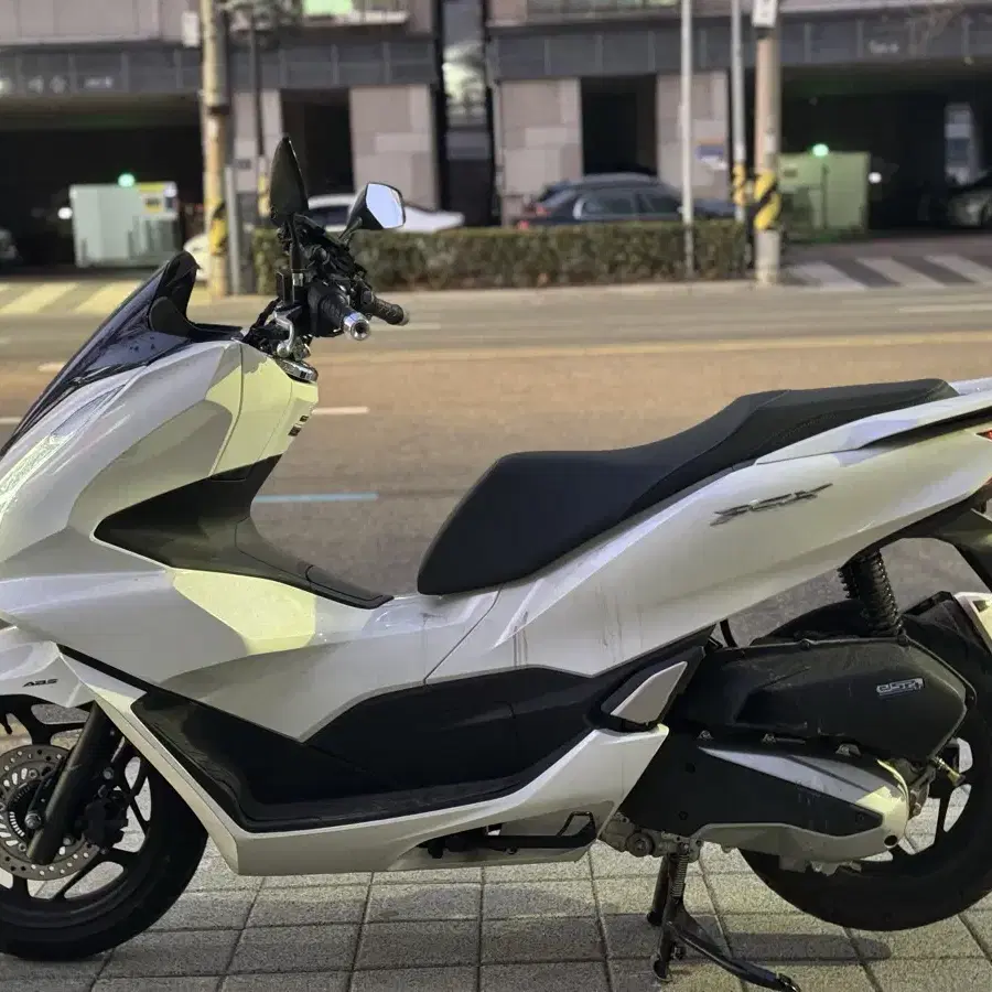 혼다 PCX125 ABS 22년식 4천키로 신차급컨디션 판매합니다