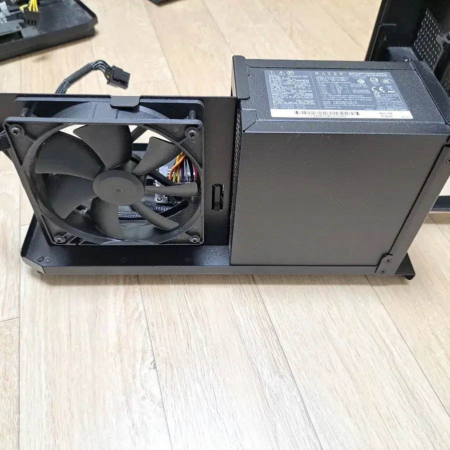 레이저 코어 X eGPU 팝니다!!