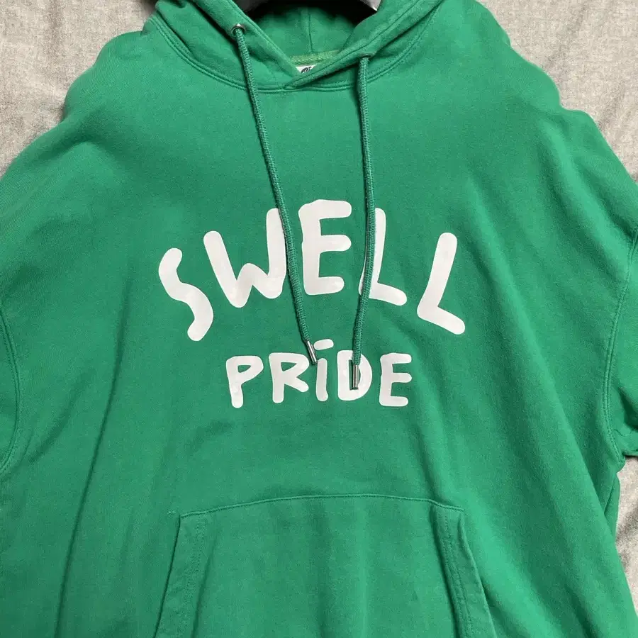 Swell pride 후드티