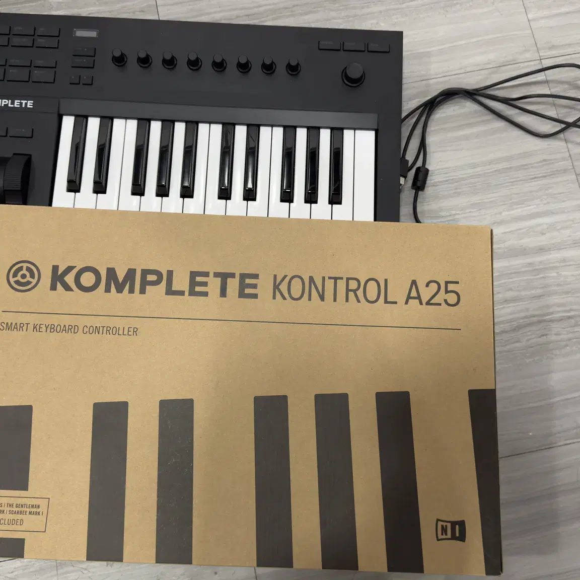 Komplete a25 마스터 건반