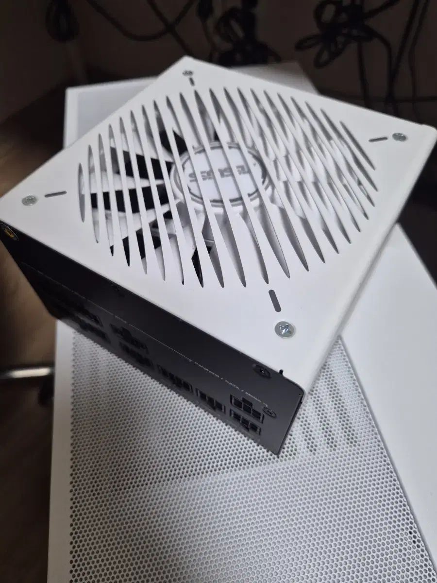 파워 ASUS 850W Gold ATX 3.0